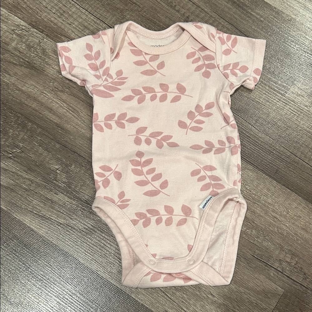 Modern Moments Organic Pink Leaf Onesie Size 0-3 Months